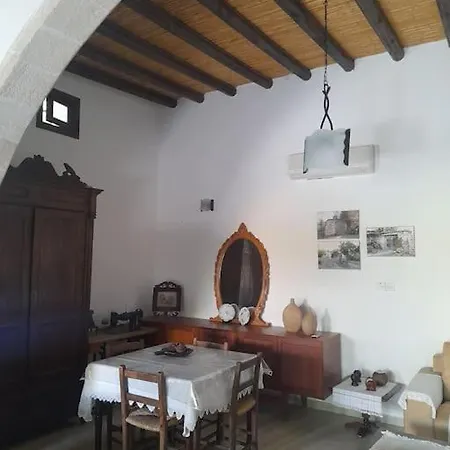 Ivi House In Giolou, Casa de Férias Pafos