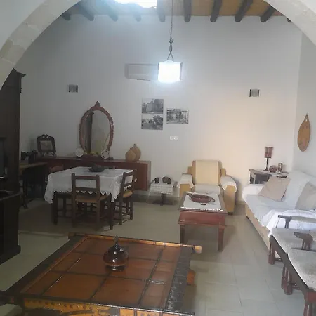 Ivi's House Giolou 파포스