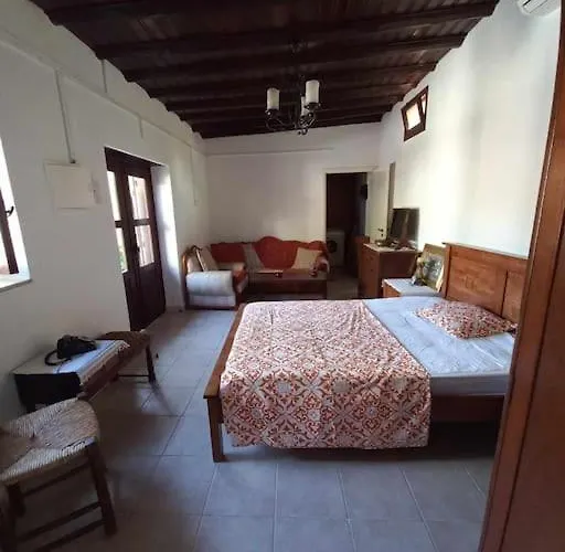 Ivi's House Giolou *