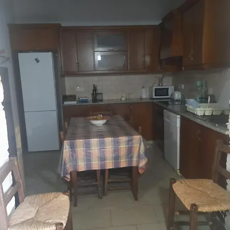 Ivi's House Giolou *