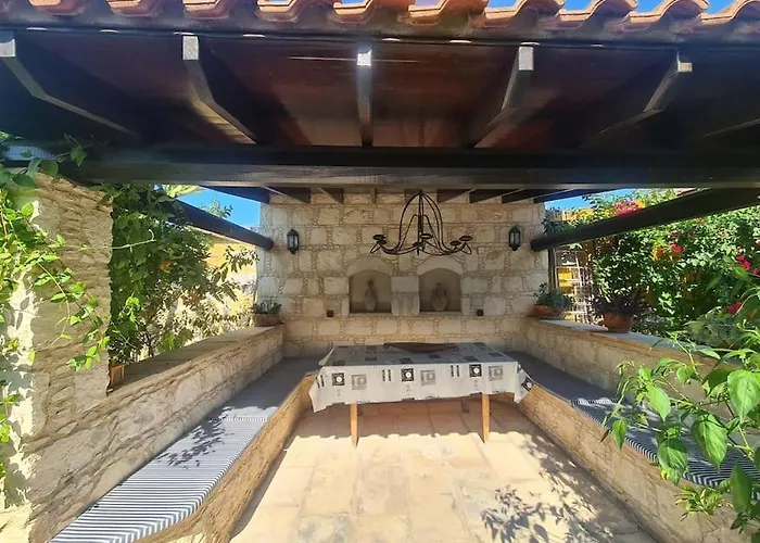 Ivi's House Giolou *